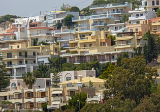 Ακίνητα: «Φόρος» στα κλειστά σπίτια και επαναφορά του ΦΠΑ στα νεόδμητα