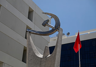 ΚΚΕ: Ο Μητσοτάκης δεν θα μπορέσει να συγκαλύψει τον κόσμο που υποφέρει και το κεφάλαιο που υπηρετεί