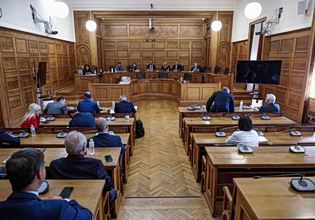 Τις «στημένες» ερωτήσεις βουλευτών της ΝΔ σε μάρτυρα του σκανδάλου των υποκλοπών επαναφέρει το ΠΑΣΟΚ