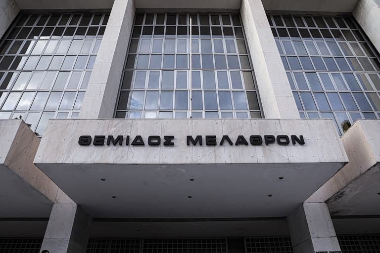 Δυο μέτρα και δυο σταθμά; Θα αστειεύεστε...