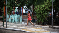 Καιρός: Μικρή πτώση της θερμοκρασίας και βροχές το Σάββατο – Η πρόγνωση για του Αγίου Πνεύματος