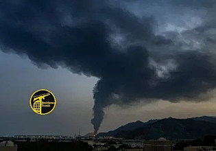 Επίθεση του Ιράν στα Εμιράτα, φωτιά σε πετρελαϊκή εγκατάσταση – Απολύτως ψέματα ότι πέρασαν πλοία από τα Στενά, λέει η Τεχεράνη