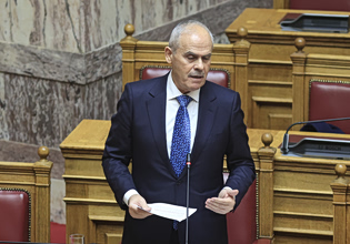 Τασούλας, Μητσοτάκης και κυβερνητικά στελέχη αποχαιρετούν τον Νίκο Ταγαρά