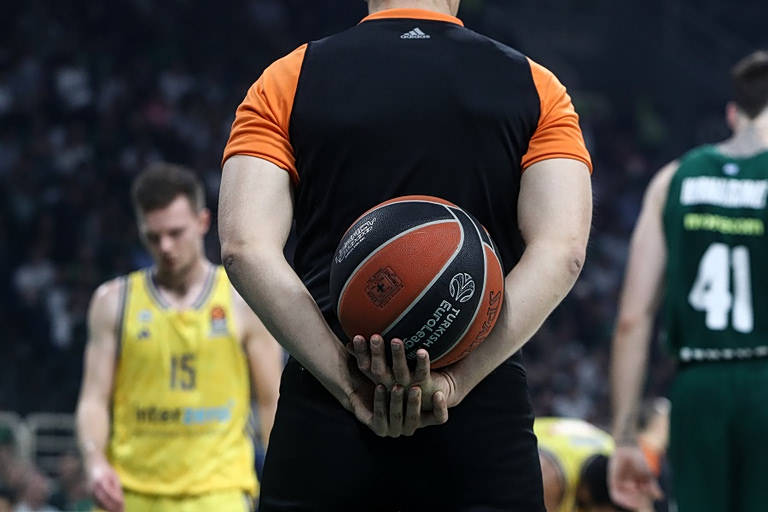 Final Four 2026: Αυτοί οι διαιτητές θα σφυρίξουν τον ημιτελικό Ολυμπιακός – Φενέρμπαχτσε