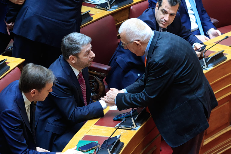 Κακλαμάνης: Με αιχμές στον Ανδρουλάκη για τις επιστολικές δεν απαντάει στα κρίσιμα