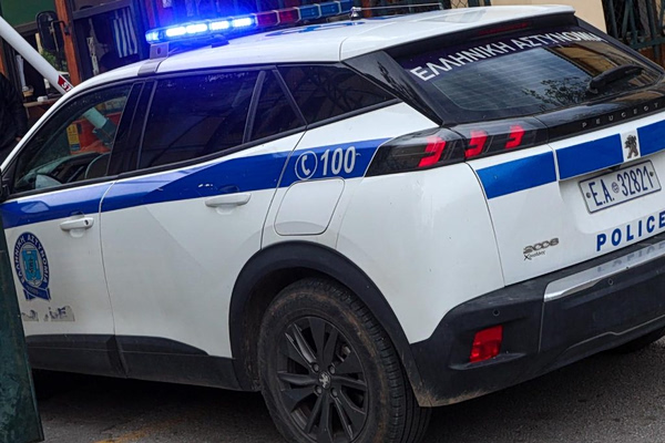 Ρατσιστική επίθεση σε τρανς γυναίκα στην Καλλιθέα – Την εξύβρισαν και την παρέσυραν με ΙΧ – Τέσσερις συλλήψεις