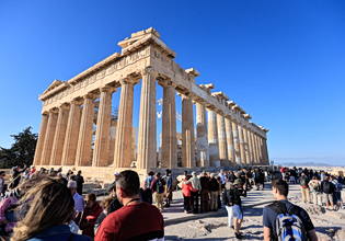 Ποιοι τουρίστες ξοδεύουν και πόσο στην Ελλάδα