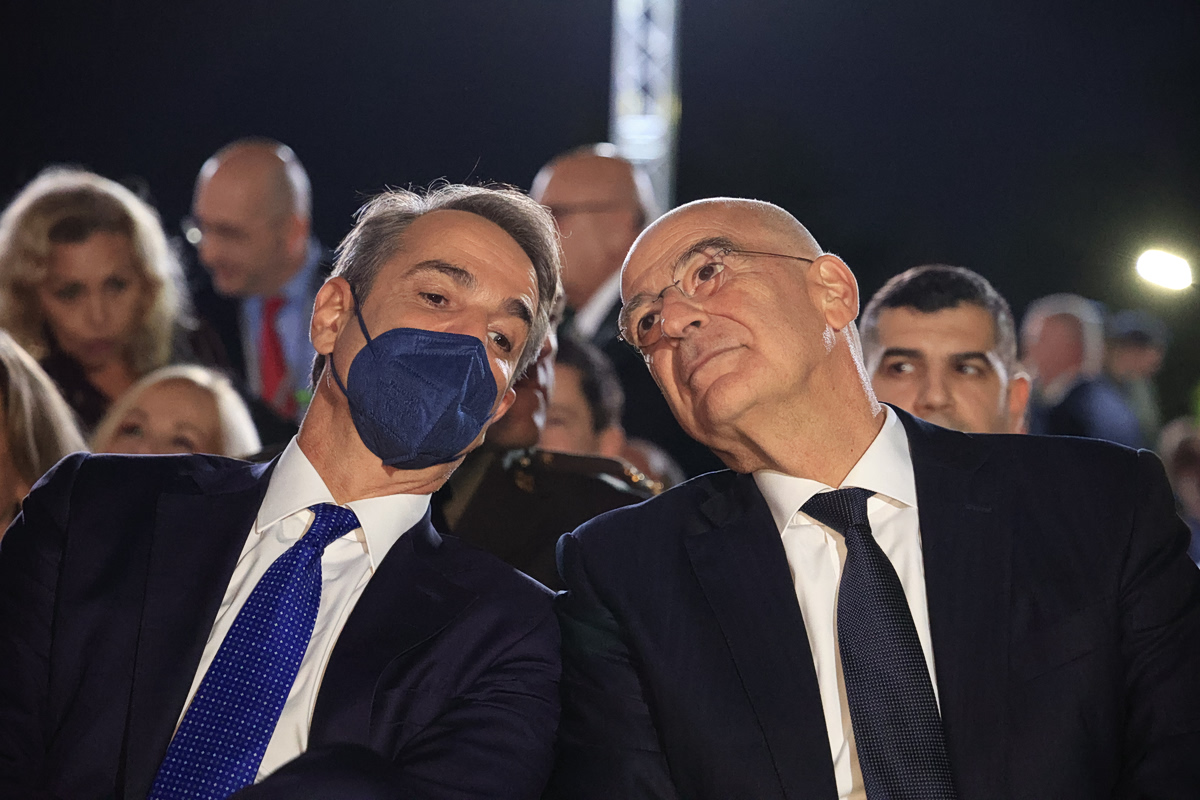 Ο Δένδιας, ο Άδωνης και η συζήτηση για ενδεχόμενες επισκέψεις στο… διάστημα