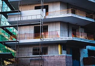 Ραγδαίες αυξήσεις στην κατασκευή ακινήτων – Οι ακριβότερες περιοχές