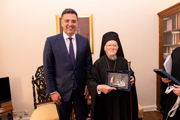 Συνάντηση Κικίλια με τον Οικουμενικό Πατριάρχη Bαρθολομαίο – «Μήνυμα ενότητας σε περίοδο διεθνών προκλήσεων»