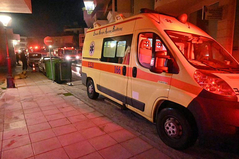 Σε κρίσιμη κατάσταση άνδρας που παρασύρθηκε από ΙΧ στην Πετρούπολη