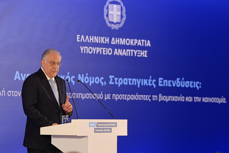 Θεοδωρικάκος: Έτοιμο το νομοσχέδιο για το πλαφόν στις χρεώσεις των δανείων