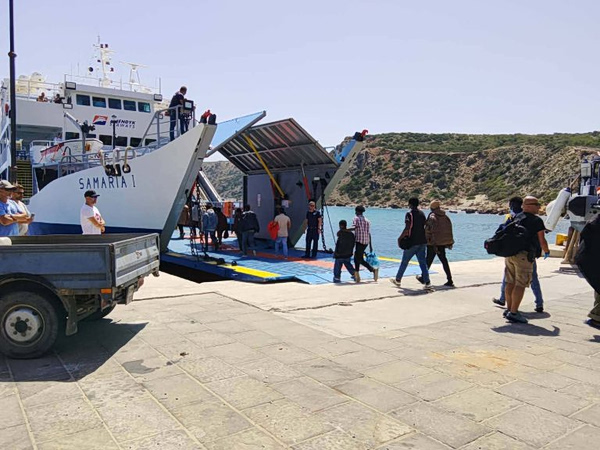 Σαράντα πρόσφυγες και μετανάστες έφτασαν σήμερα στη Γαύδο – Ανάμεσά τους γυναίκες και ένα παιδί
