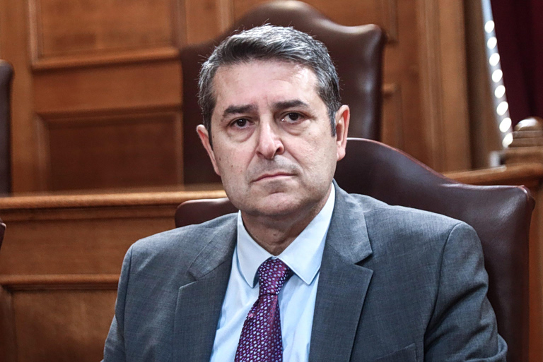 Στην Ελλάδα ο Γιώργος Μυλωνάκης μετά τη θεραπεία στη Γερμανία – Αισιοδοξία για την πορεία της υγείας του
