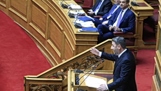 Υποκλοπές: Καταθέτει πρόταση δυσπιστίας το ΠΑΣΟΚ; – Τα διλήμματα Ανδρουλάκη και οι διαρροές Μαξίμου