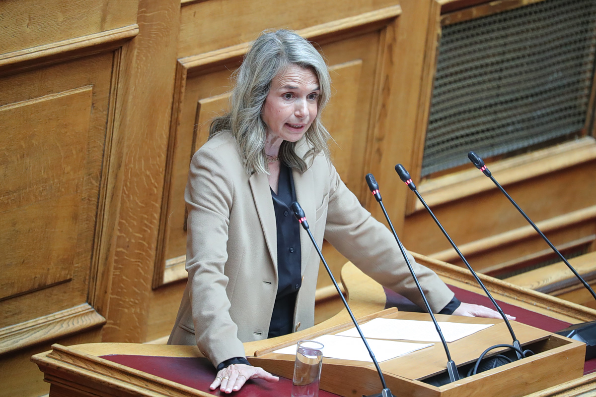 «Οι παρακρατικοί μηχανισμοί δεν είναι πατριωτικό καθήκον» – Τι λέει η Μιλένα Αποστολάκη για τους κοινούς στόχους ΕΥΠ και Predator