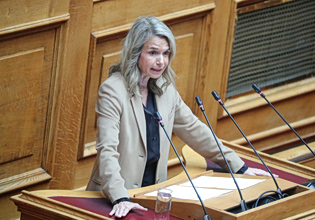 «Οι παρακρατικοί μηχανισμοί δεν είναι πατριωτικό καθήκον» – Τι λέει η Μιλένα Αποστολάκη για τους κοινούς στόχους ΕΥΠ και Predator