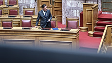 Το ΠΑΣΟΚ πετσοκόβει Αδωνι: Σπάει κάθε ρεκόρ γραφικότητας, πού να ξέρει για την Εργατική Πρωτομαγιά ο πωλητής των βιβλίων του Πλεύρη