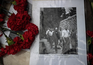 Νέες φωτογραφίες σε δημοπρασίες μετά την Καισαριανή