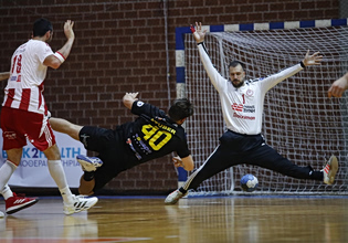 Ολυμπιακός – ΑΕΚ 32-33: Προβάδισμα τίτλου η «Ένωση», έσπασε την έδρα