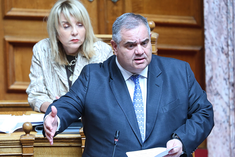 Πυρά ΠΑΣΟΚ για τον Βασίλη Σπανάκη για ενοικίαση ακινήτου στα ΕΛΤΑ – «Δεν έχω καμία σχέση εγώ», απαντά ο υφυπουργός