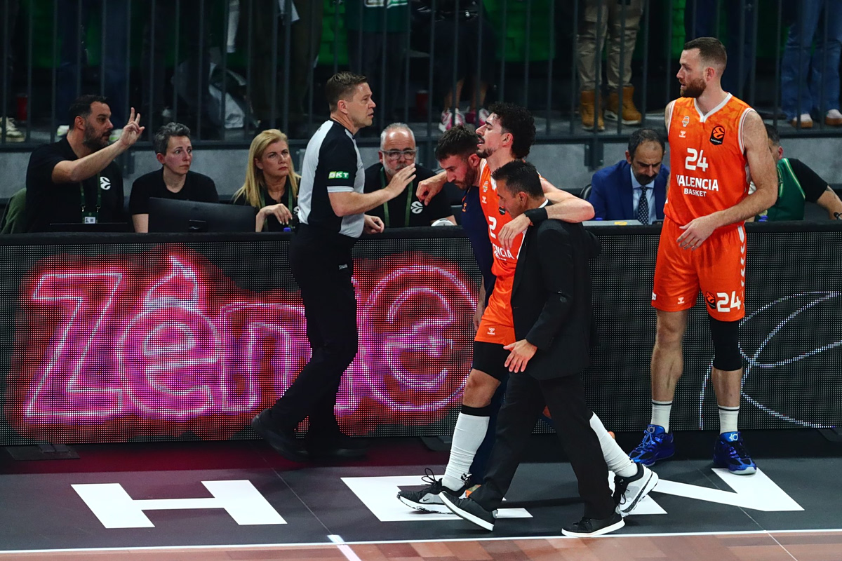 Βαλένθια: Δύσκολα ο Πουέρτο στο Game 4, κυκλοφορεί με πατερίτσες (vid)