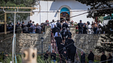 Κρήτη: Σε κλίμα οδύνης η κηδεία του 20χρονου Νικήτα – «Ήρθατε τώρα που τον σκότωσαν», φώναζαν σε αστυνομικούς