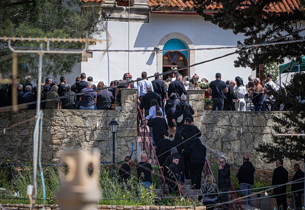 Κρήτη: Σε κλίμα οδύνης η κηδεία του 20χρονου Νικήτα – «Ήρθατε τώρα που τον σκότωσαν», φώναζαν σε αστυνομικούς
