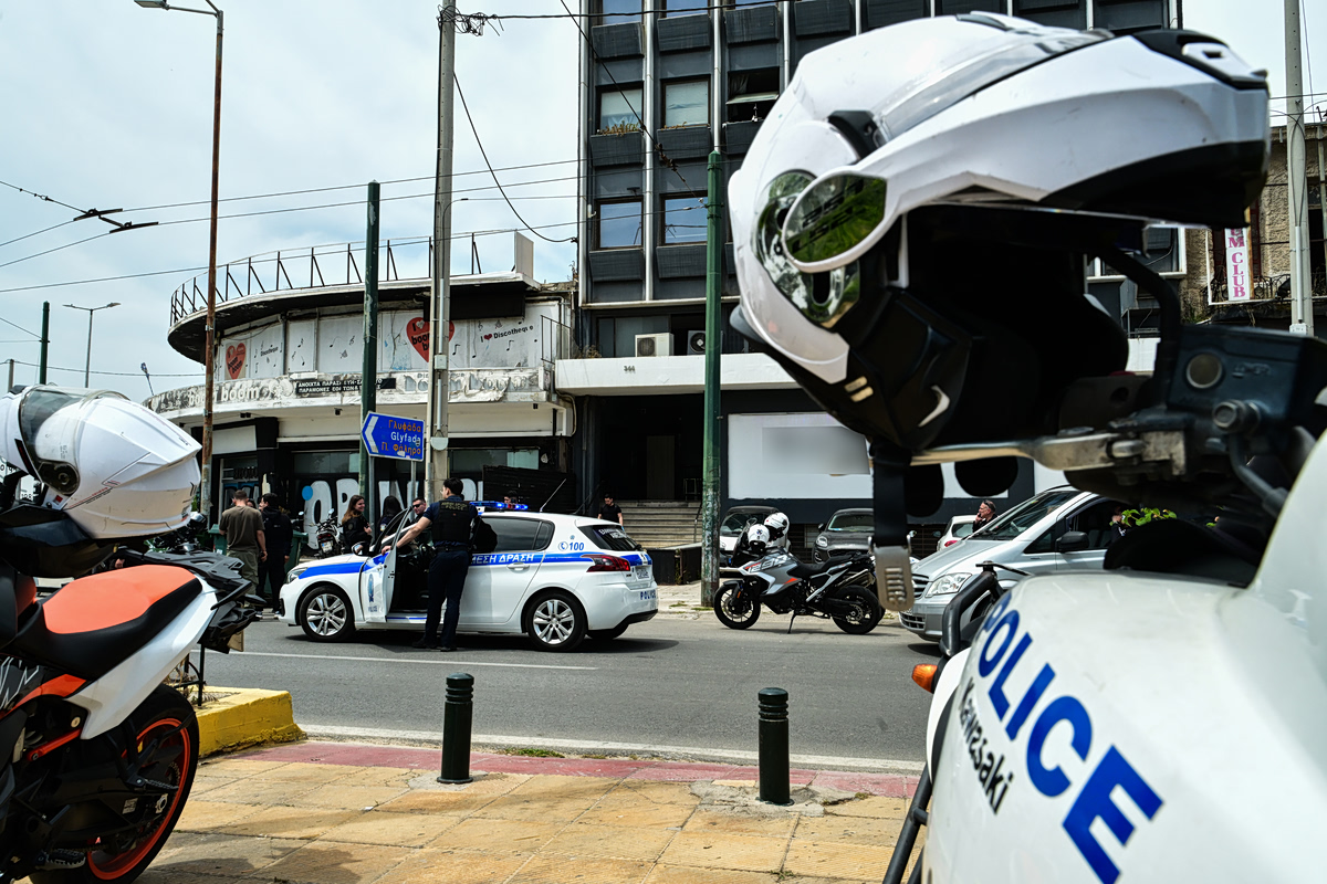 Καλλιθέα: Η στιγμή της σύλληψης του δράστη που πυροβόλησε και τραυμάτισε γυναίκα σε μπαρ