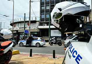Καλλιθέα: Η στιγμή της σύλληψης του δράστη που πυροβόλησε και τραυμάτισε γυναίκα σε μπαρ