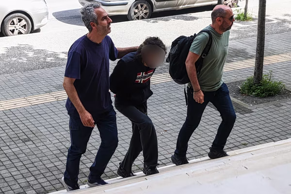 Θεσσαλονίκη: Απολογούνται οι δύο συλληφθέντες για τη δολοφονία του 54χρονου – Δεν έχει εντοπιστεί η σορός στον Λουδία