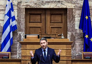 Ανδρουλάκης: Οκτώ δεσμεύσεις του ΠΑΣΟΚ για το ιδιωτικό χρέος – Η κυβέρνηση ταυτίστηκε με τη λεηλασία των ξένων funds