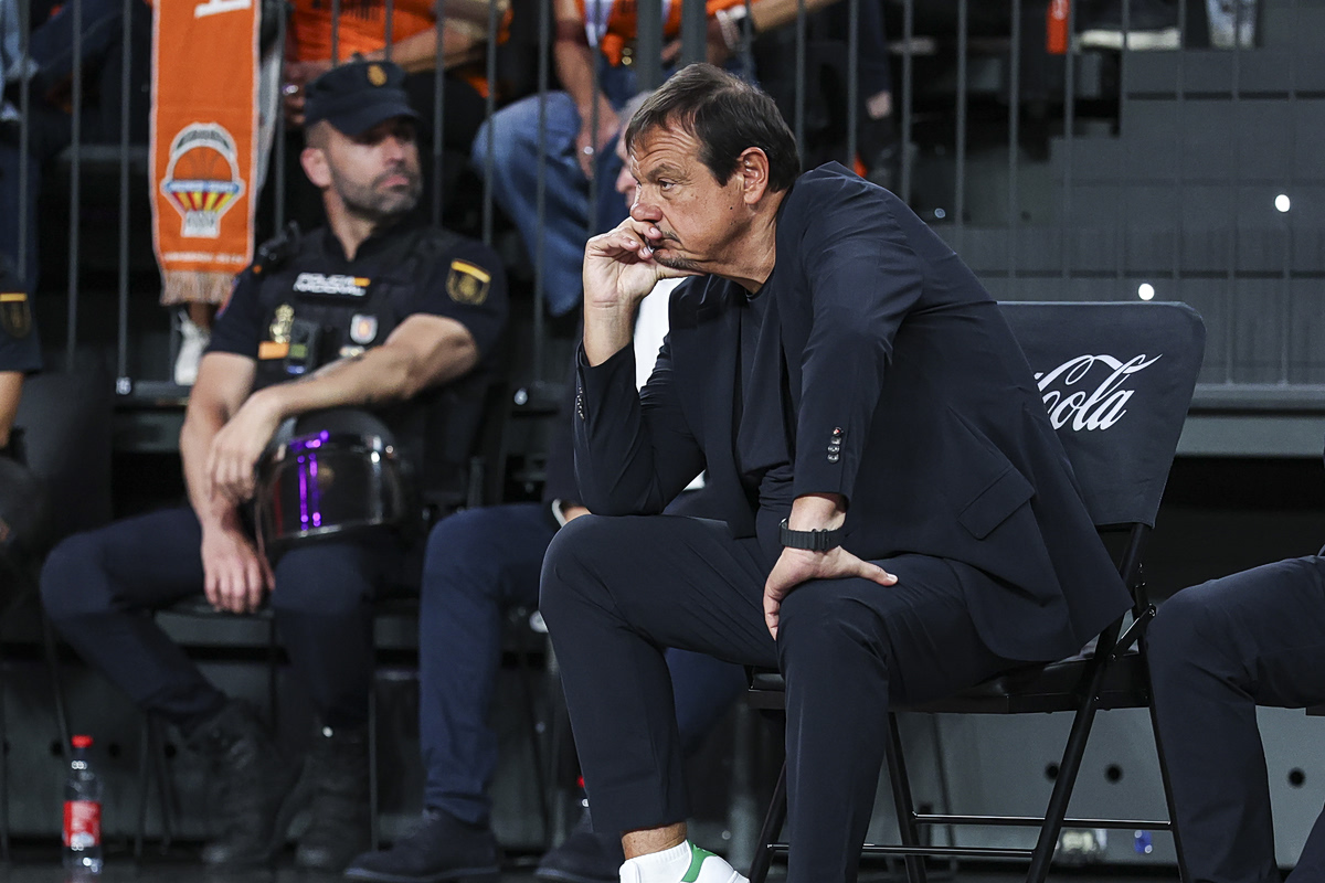 Η ερώτηση που εξόργισε τον Αταμάν και έφυγε από τη συνέντευξη Τύπου