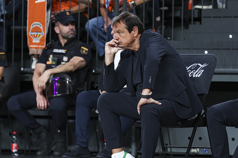 Η ερώτηση που εξόργισε τον Αταμάν και έφυγε από τη συνέντευξη Τύπου