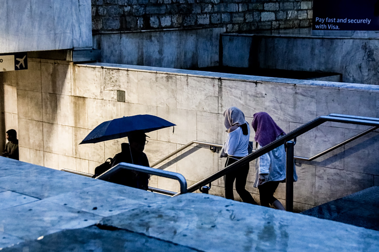 Καιρός: Σε ποιες περιοχές θα χρειαστεί ομπρέλα – Συνεχίζονται οι ανοιξιάτικες βροχές