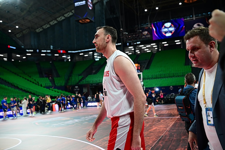 Μιλουτίνοφ: «Πρέπει να είμαστε πιο σκληροί και σκληροί σε σχέση με τον ημιτελικό στο Άμπου Ντάμπι»