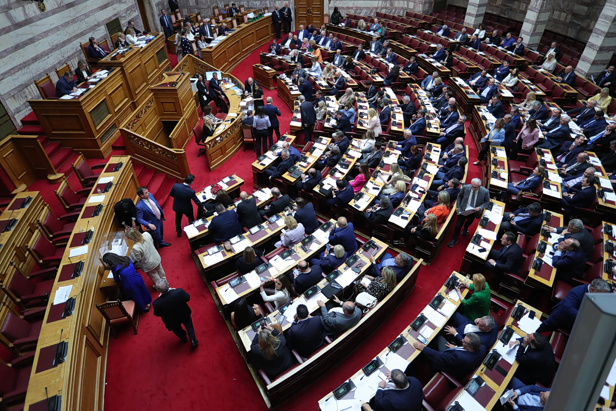Βουλή: Ξεκινά η μάχη της εξεταστικής – Με θεσμικές ακροβασίες επιχειρεί η ΝΔ να βάλει τέλος στο σκάνδαλο των υποκλοπών