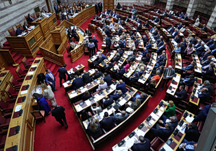 Βουλή: Ξεκινά η μάχη της εξεταστικής – Με θεσμικές ακροβασίες επιχειρεί η ΝΔ να βάλει τέλος στο σκάνδαλο των υποκλοπών