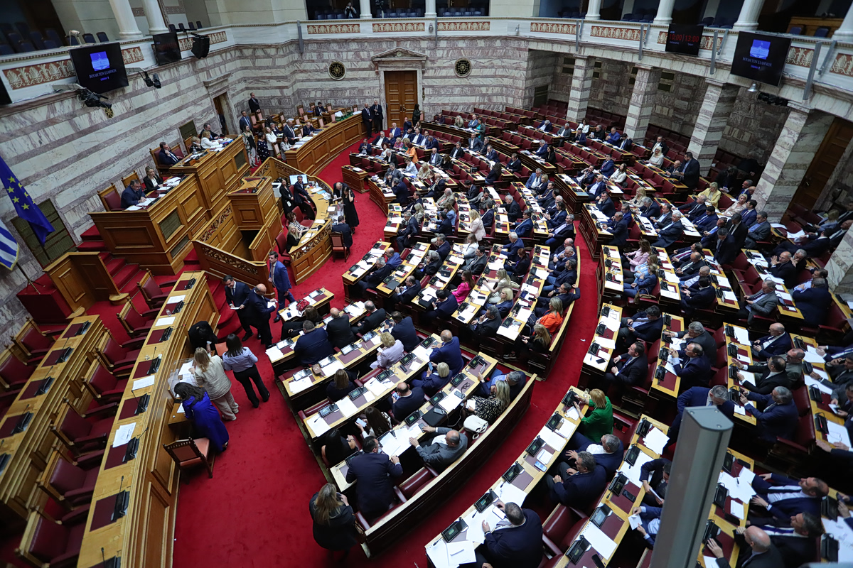 Βουλή: Αποφεύγει την εξεταστική η κυβέρνηση επικαλούμενη «εθνική άμυνα και εξωτερική πολιτική» – Σε εξέλιξη η συζήτηση
