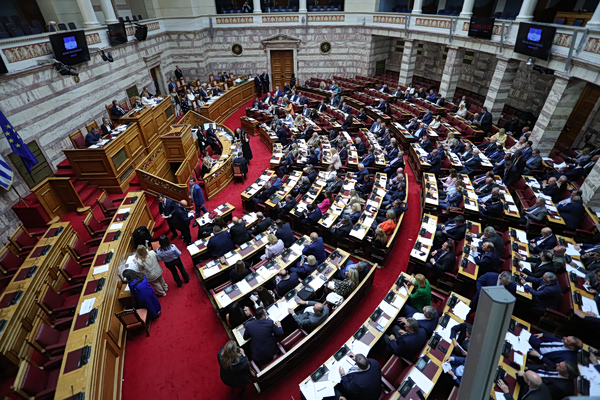 Βουλή: Αποφεύγει την εξεταστική η κυβέρνηση επικαλούμενη «εθνική άμυνα και εξωτερική πολιτική» – Σε εξέλιξη η συζήτηση