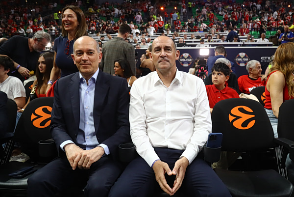 Έφτασαν στο «Τ-Center» Παναγιώτης και Γιώργος Αγγελόπουλος (vid)