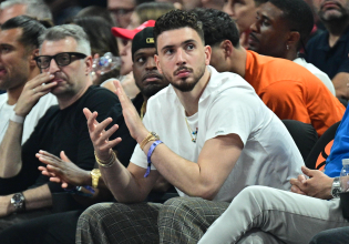 Στο «T-Center» ο σταρ του NBA, Αλπερέν Σενγκούν – Έντονες αποδοκιμασίες για τον Τούρκο (vid)