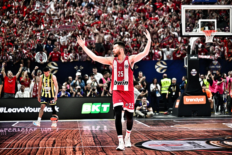 Αποθέωση για την κορυφαία ομάδα της Ευρώπης