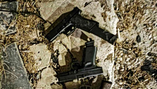 Σκληρός ποινικός ο 42χρονος που τραυματίστηκε από αστυνομικό στο Μικρολίμανο – Τι εξετάζουν οι Αρχές