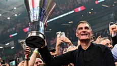 Η Euroleague αποθεώνει τον Μπαρτζώκα: «Ο άνθρωπος πίσω από τον Ολυμπιακό» (pics)