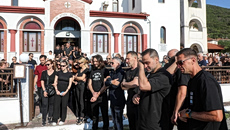 Σε κλίμα οδύνης η κηδεία του Παρασκευά Άντζα – Τον αποχαιρέτησαν πρώην συμπαίκτες του (pics)
