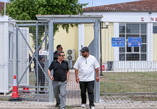 Δίκη για τα Τέμπη: Ο σταθμάρχης ως «εύκολο θύμα» και ο Κυρανάκης – Καρφιά συγγενών κατά συνηγόρων
