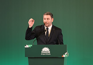 ΠΑΣΟΚ: Πώς διαβάζουν την «επιστροφή» Τσίπρα – Η ενόχληση για τις δημοσκοπήσεις και η «μάχη» για την κεντροαριστερά