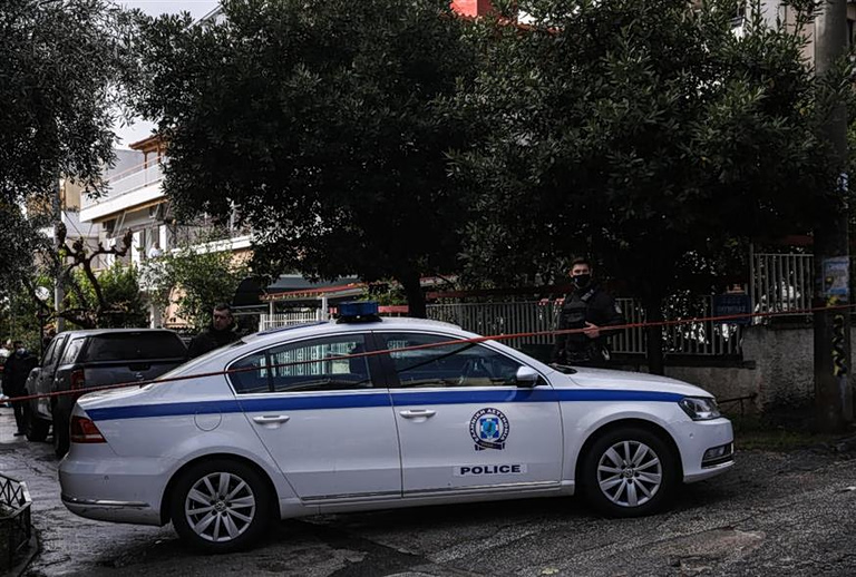 Νεκρός άνδρας που έπεσε από μπαλκόνι δευτέρου ορόφου στου Ζωγράφου