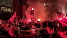 «Τρελό» πάρτι των οπαδών του Ολυμπιακού στο Πασαλιμάνι (vids)